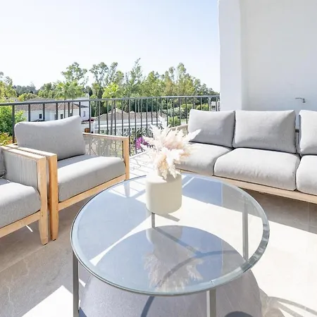 Modern Oasis In Nueva Andalucia 公寓 马尔韦利亚