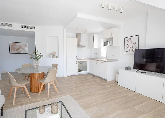 Modern Oasis In Nueva Andalucia 아파트