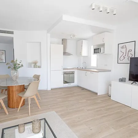 Modern Oasis In Nueva Andalucia Apartamento