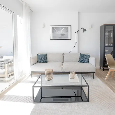 Modern Oasis In Nueva Andalucia Apartamento *